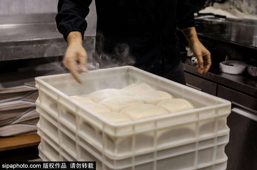 意大利那不勒斯披薩入選非遺名錄 探訪美味披薩制作過程