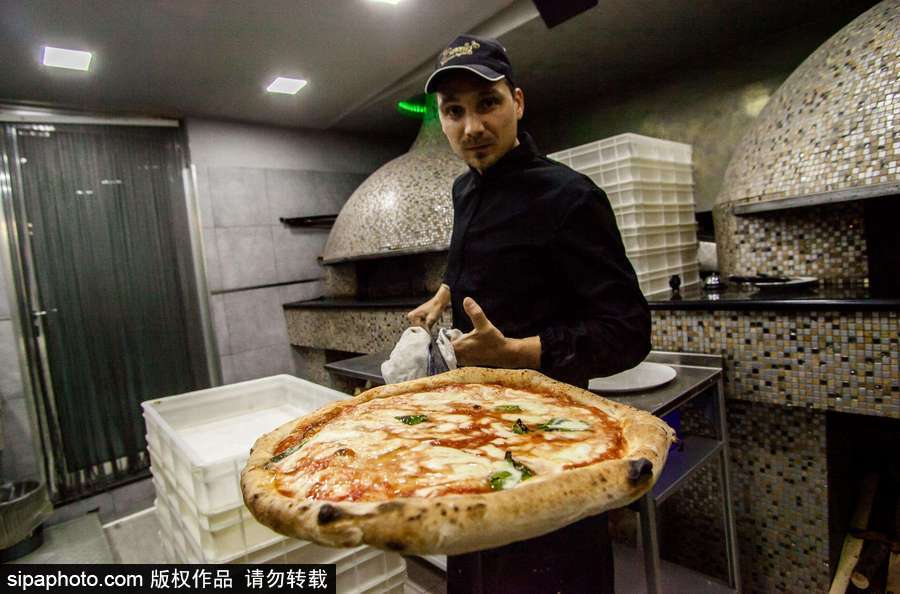 意大利那不勒斯披薩入選非遺名錄 探訪美味披薩制作過程