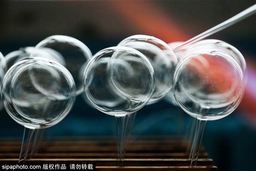 迎接圣誕節(jié) 走進滿滿少女心的雪花玻璃球制作工廠