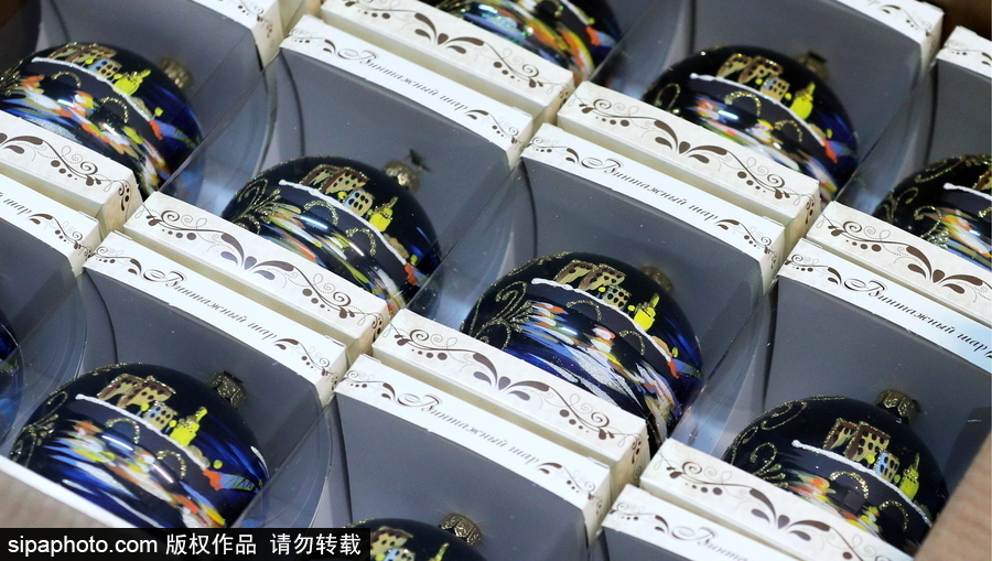 迎接圣誕節 走進滿滿少女心的雪花玻璃球制作工廠