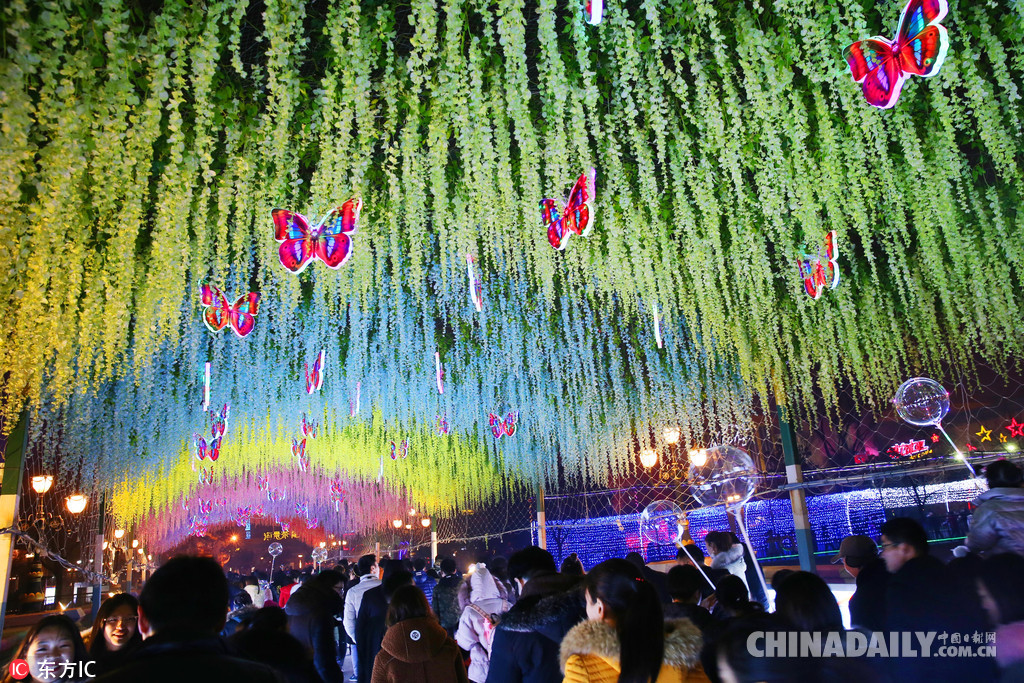 全國各地迎新年：2018，請對我好一點