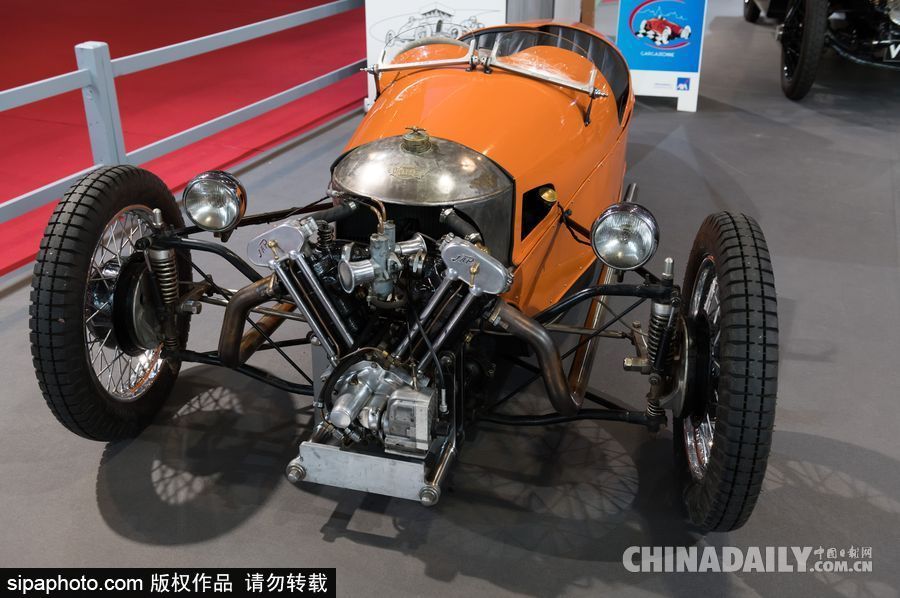 2018巴黎老爺車展開幕 經典老車演繹傳奇