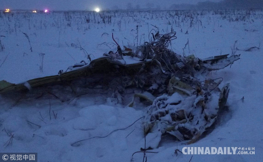 俄羅斯載71人客機墜毀無人生還 雪地發(fā)現(xiàn)飛機殘骸