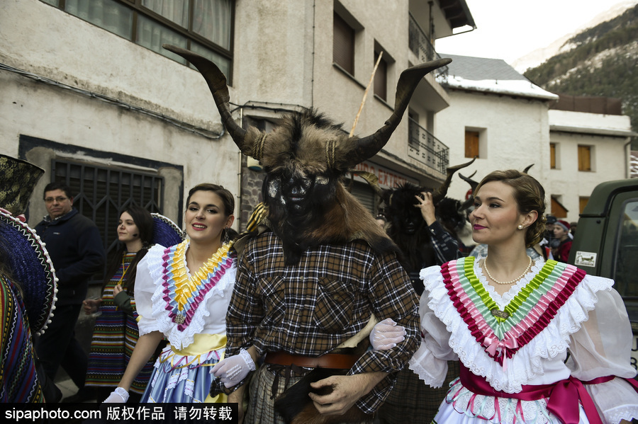 西班牙古老節日貝爾薩狂歡節 濃郁原始風情