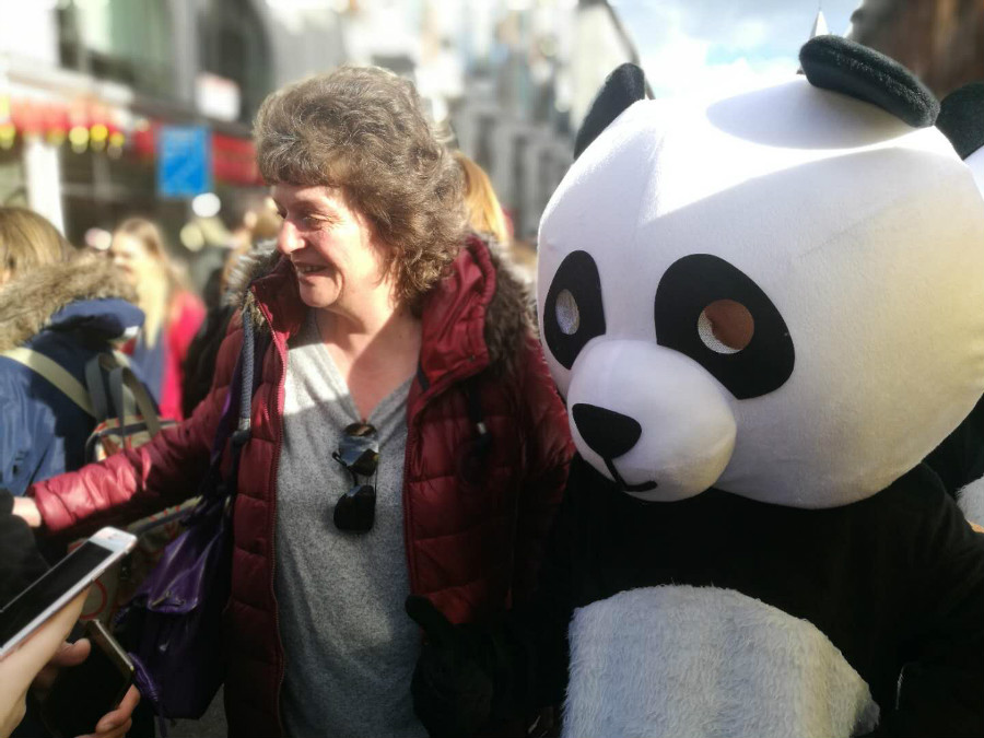 狗年吉祥！倫敦春節慶?；顒邮⒋箝_啟