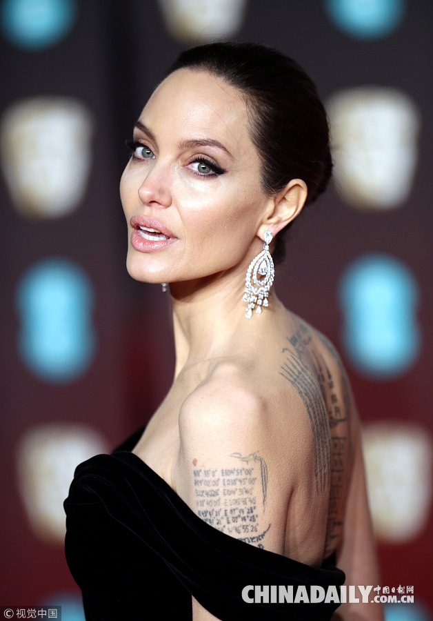 英國電影學(xué)院獎紅毯璀璨養(yǎng)眼 周冬雨高低調(diào)露美腿 朱莉大表姐氣場壓陣