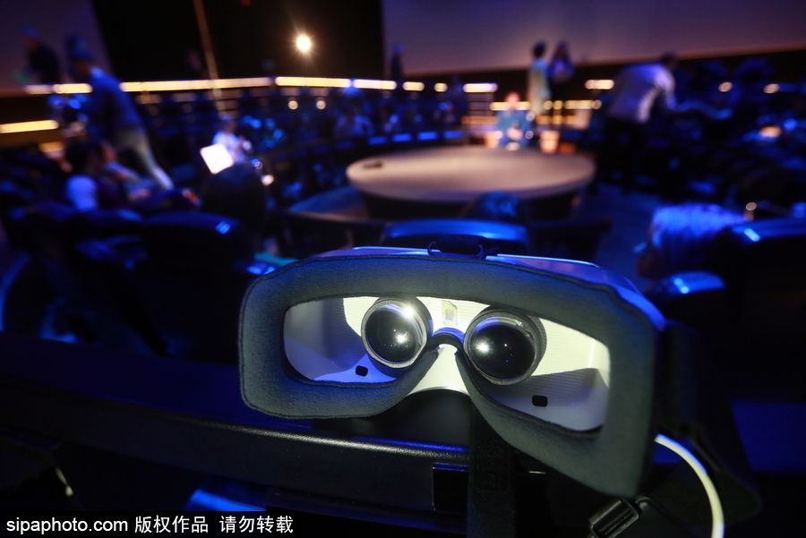 俄羅斯首個VR電影院開幕 比普通電影院更“好玩”