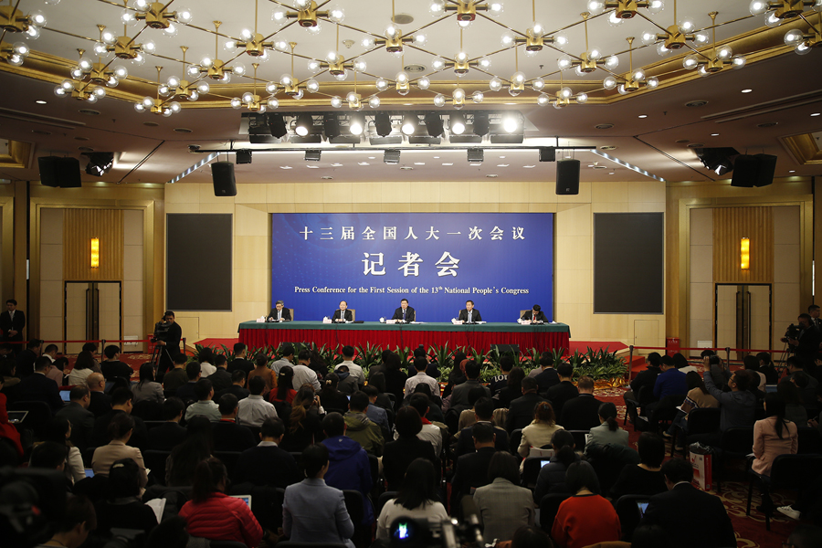 何立峰回應(yīng)采暖季出現(xiàn)“氣荒”現(xiàn)象：有驚無(wú)險(xiǎn)