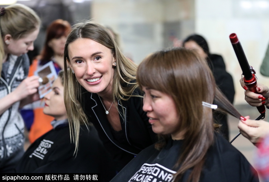 婦女節福利驚現地鐵站！ 戰斗民族車站為女性美發造型