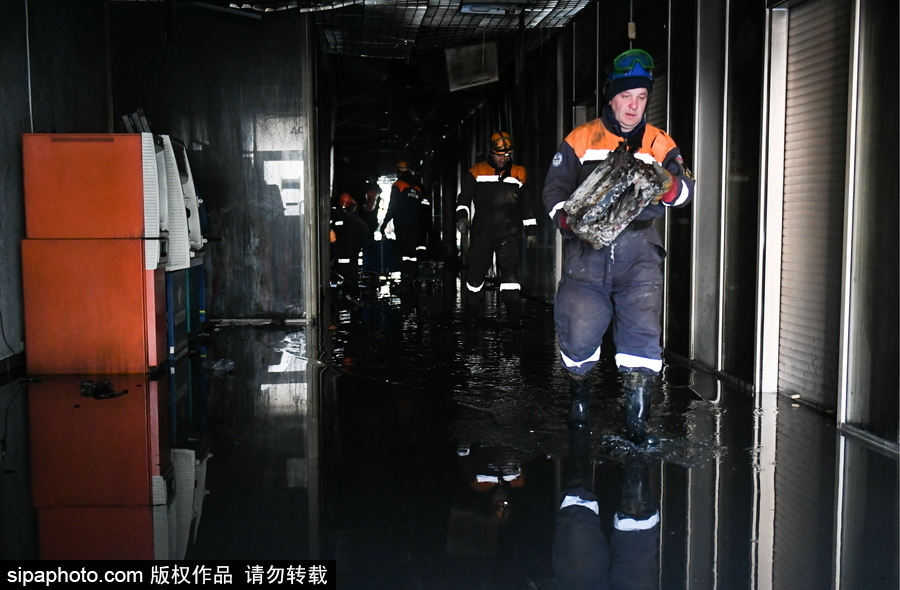 俄羅斯失火購物中心內部 曾經繁華商場一片廢墟