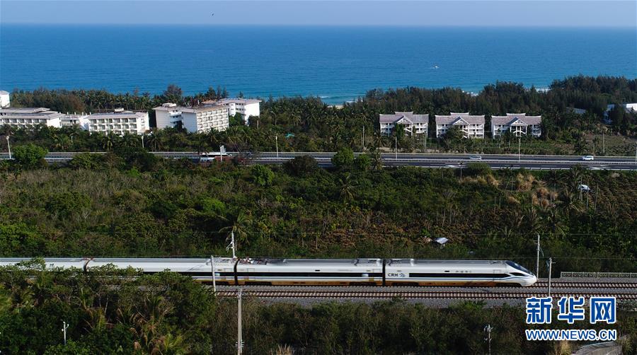 春潮拍岸千帆進——海南特區改革開放30年紀實