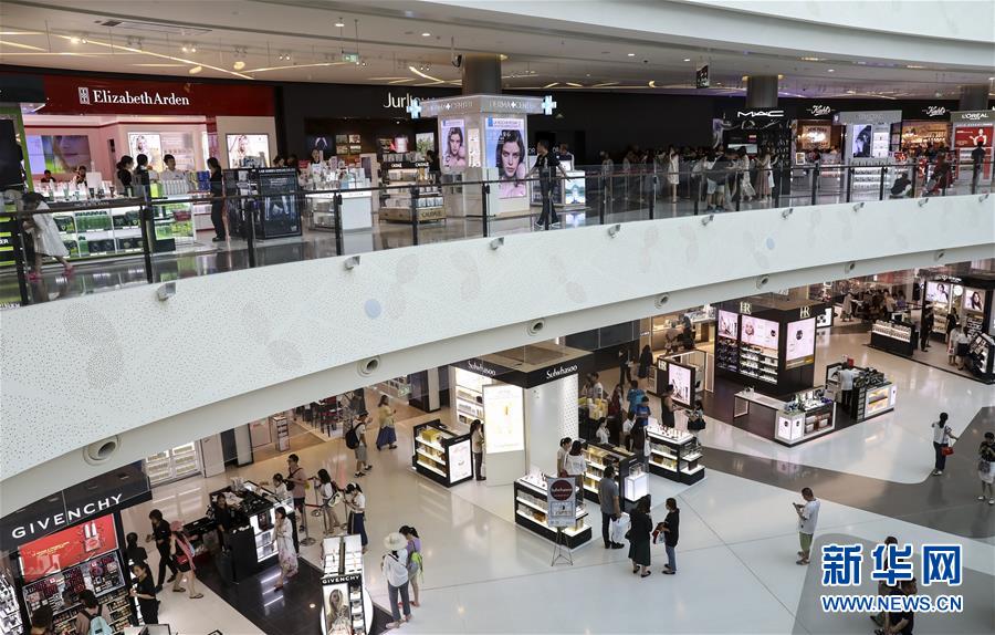 春潮拍岸千帆進——海南特區改革開放30年紀實