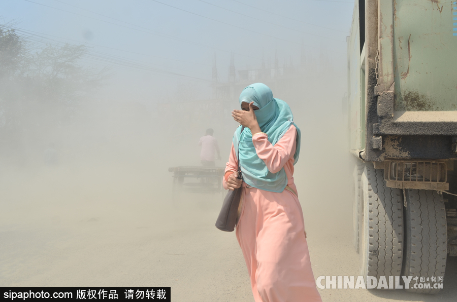 呼吸困難！孟加拉國(guó)達(dá)卡街頭塵土飛揚(yáng)粉塵污染嚴(yán)重