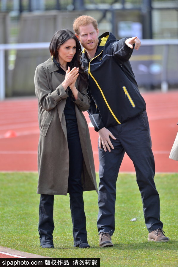 哈里王子與未婚妻現身 兩人交流默契恩愛十足