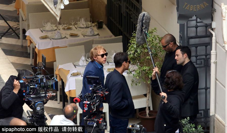 《哈利波特》“羅恩”魯伯特·格林特現身紐約拍攝片場