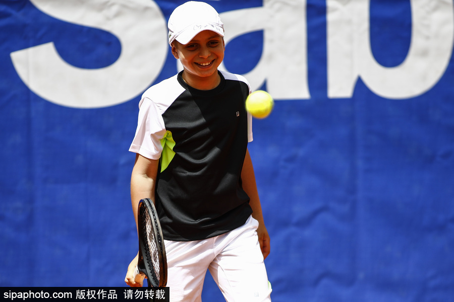 夢想成真！納達爾與10歲癌癥幸存小球迷打網球十足暖男