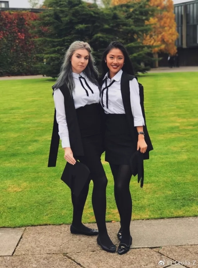 雙語新聞：牛津大學華裔美女辯手火了！到底是長得好還是說得好，網(wǎng)友們爭論很激烈啊