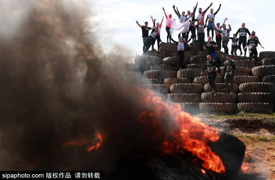 莫斯科舉行“英雄種族”障礙賽 過五關(guān)斬六將“戰(zhàn)斗力”十足