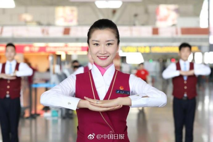 組圖：為青春點贊！空姐“快閃”致敬青年節