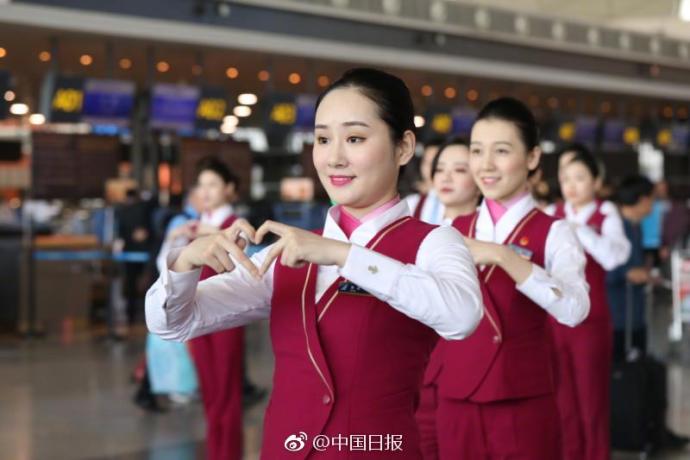 組圖：為青春點贊！空姐“快閃”致敬青年節