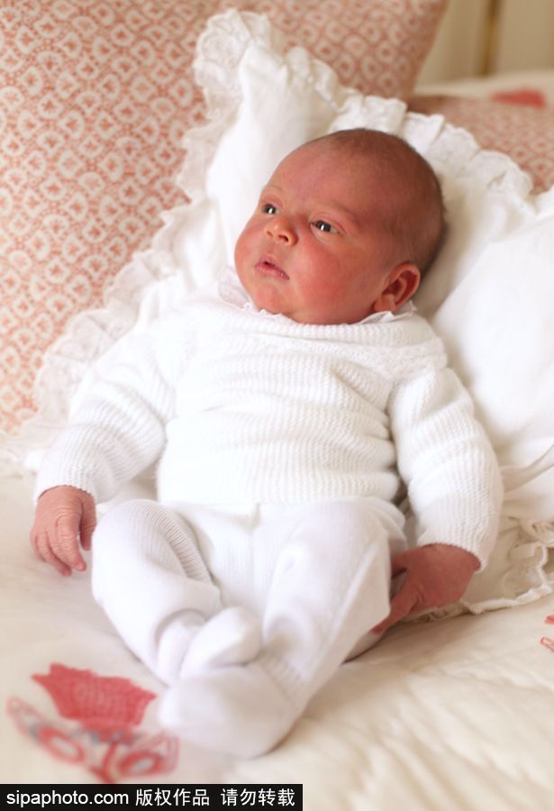 甜化了！英國夏洛特公主慶祝3歲生日 親吻弟弟額頭超溫馨