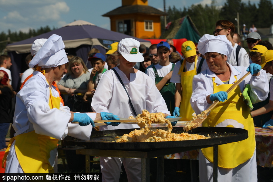 俄羅斯別爾哥羅德州迎接“福明煎蛋”節 欲制作最大煎蛋餐