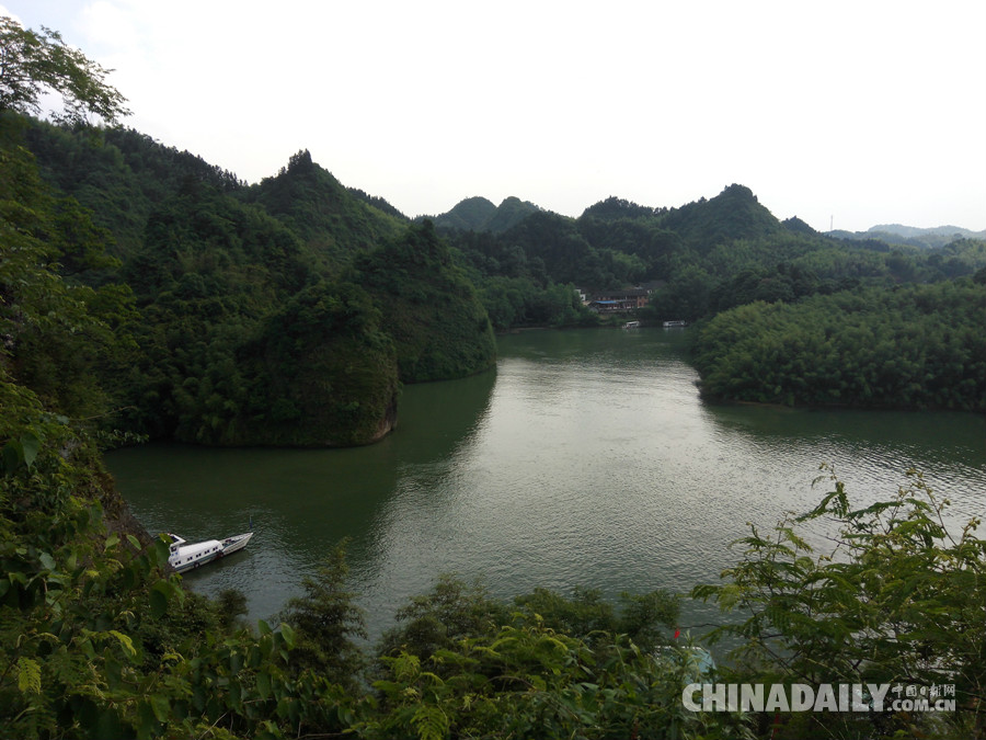 【美麗中國(guó)長(zhǎng)江行】“美麗中國(guó)長(zhǎng)江行——共舞長(zhǎng)江經(jīng)濟(jì)帶•生態(tài)篇”網(wǎng)絡(luò)主題活動(dòng)湖南站媒體團(tuán)走進(jìn)常德桃源夷望溪景區(qū)