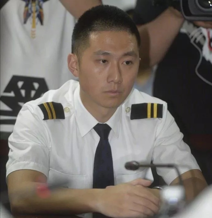 川航機(jī)長回憶生死備降驚魂一刻，這波操作簡直是奇跡！