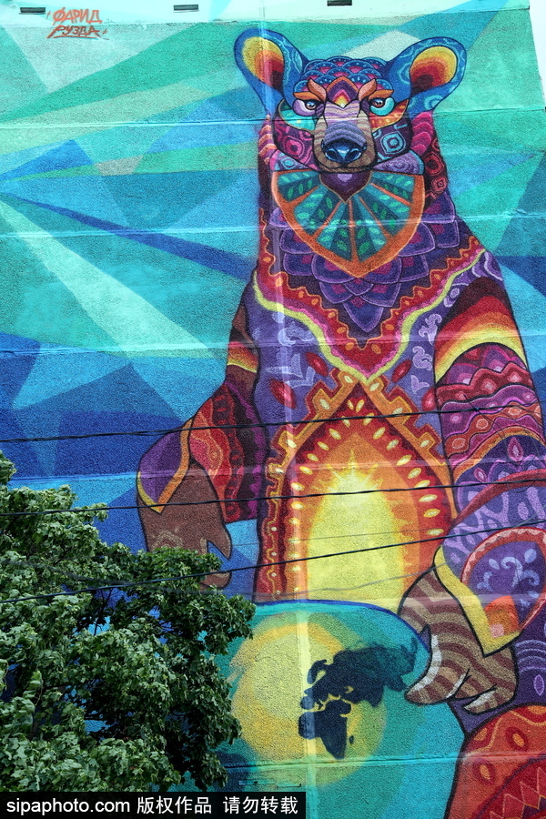 2018俄羅斯世界杯前瞻：30米高彩色熊涂鴉亮相莫斯科街頭