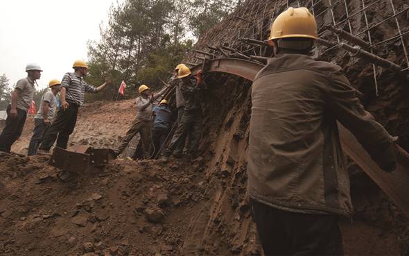 世界最長重載鐵路蒙華鐵路大中山隧道提前5個月貫通 將用于“北煤南運”年輸送量2億噸