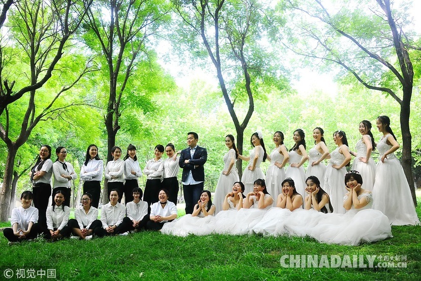 換個(gè)角度致敬青春 盤(pán)點(diǎn)那些“不一樣”的畢業(yè)照