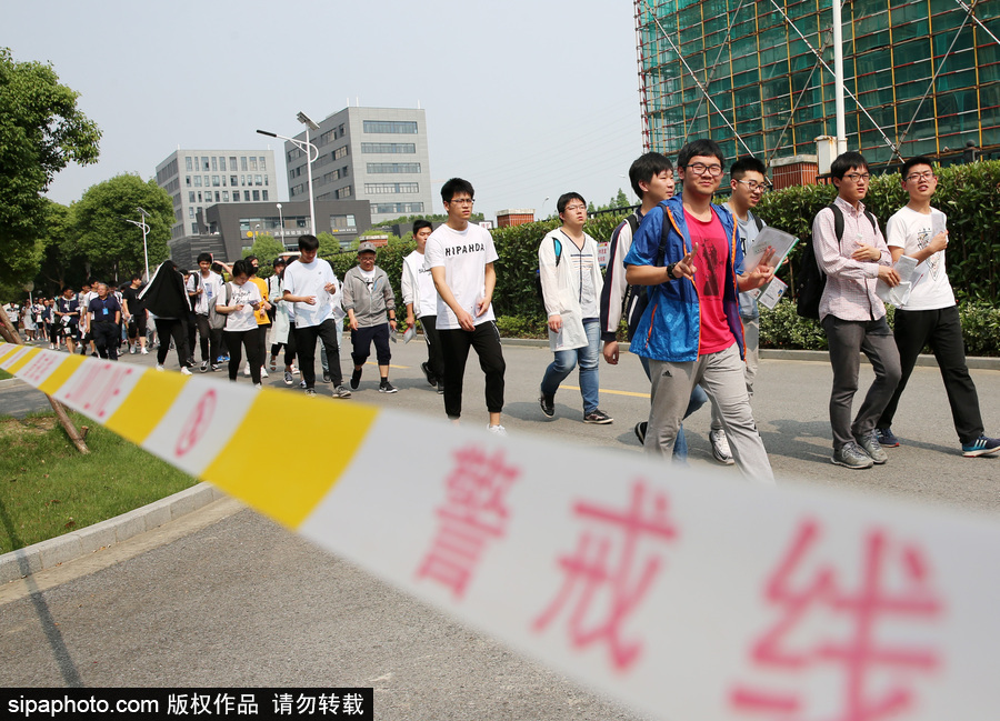 江蘇省高考首次啟用身份認(rèn)證終端 考生“刷臉 ”進(jìn)考場(chǎng)