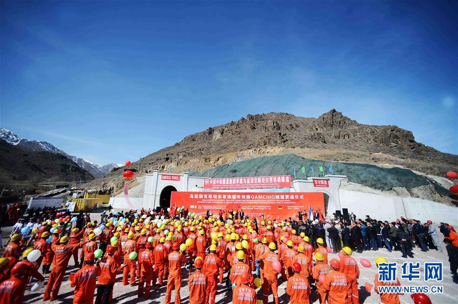 構(gòu)建命運(yùn)共同體 開(kāi)啟上合新時(shí)代——習(xí)近平主席推動(dòng)上合組織發(fā)展五年間