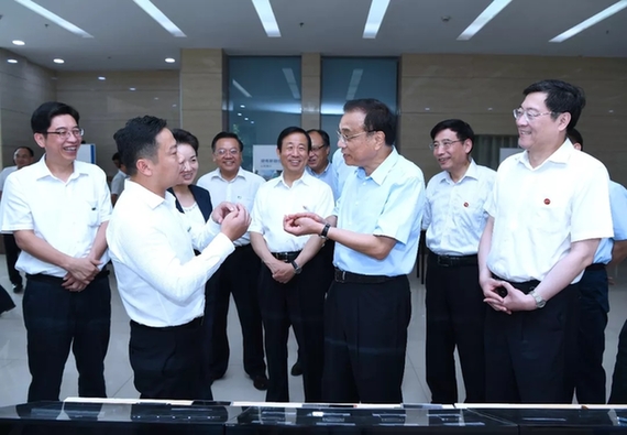 李克強在湖南考察時強調(diào) 加快新舊動能轉(zhuǎn)換 增強發(fā)展內(nèi)生動力