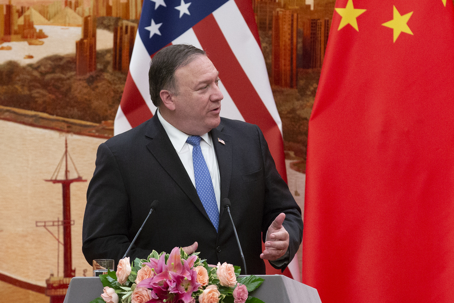 王毅與美國(guó)國(guó)務(wù)卿蓬佩奧在會(huì)談后共見(jiàn)記者