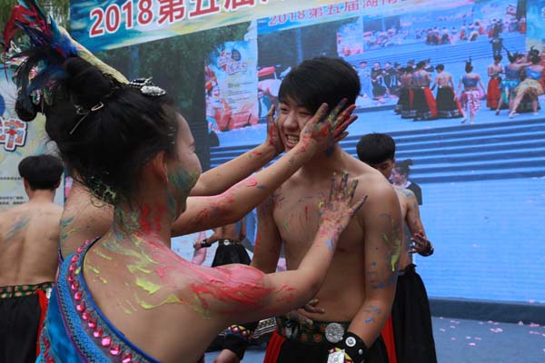 湘西土家摸泥節(jié)在北京啟動(dòng)，“摸泥示愛(ài)”展現(xiàn)民族文化魅力