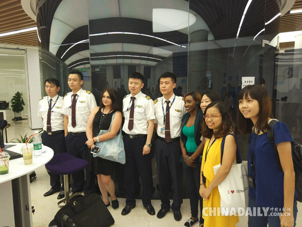 “一帶一路”國家精英媒體培訓班前往中國東方航空公司參觀