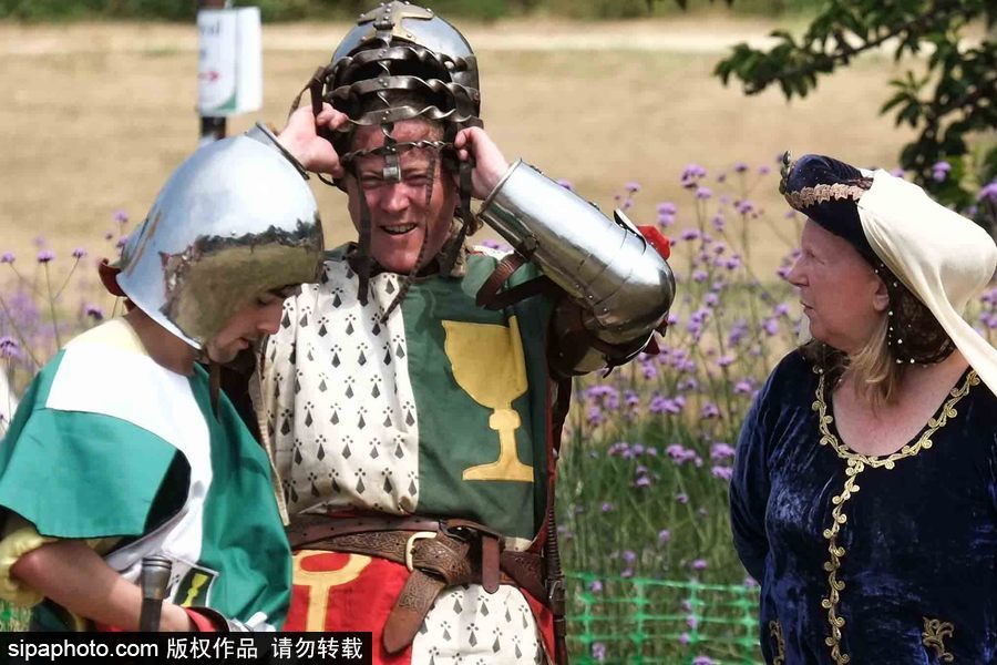 英國倫敦一公園上演“中世紀戰(zhàn)爭” 似穿越回冷兵器時代