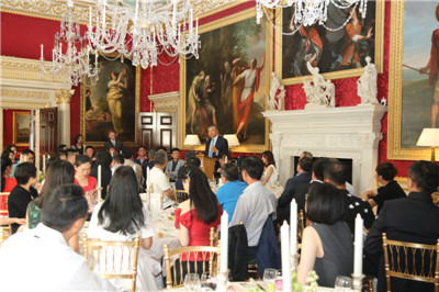 劉曉明大使在上海高級(jí)金融學(xué)院訪英晚宴上的主旨演講：《抓住黃金機(jī)遇，引領(lǐng)中英合作》