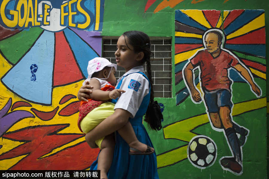 孟加拉國達卡街頭現世界杯主題壁畫 色彩繽紛氛圍濃厚