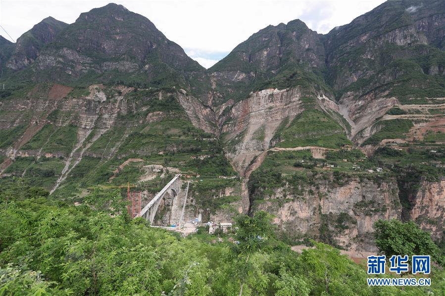 大橋飛架 天塹變通途——金沙江告別“溜索時代”