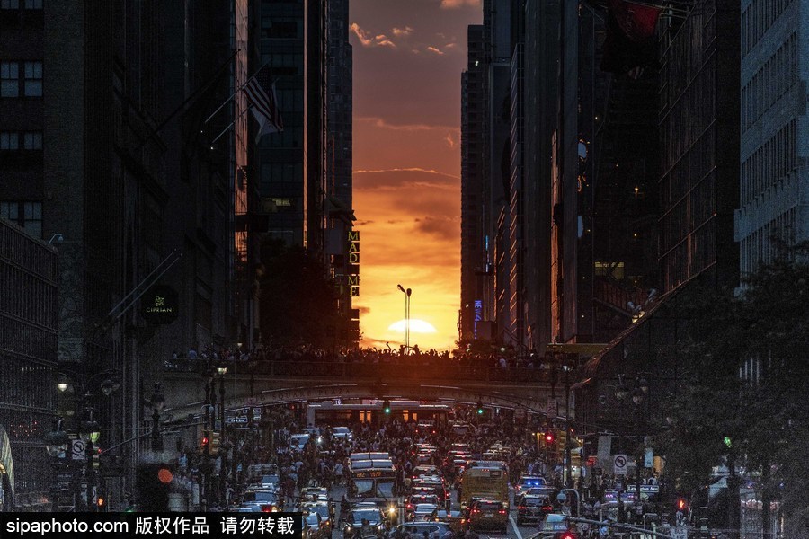 美國紐約再現曼哈頓懸日 街頭擁堵水泄不通