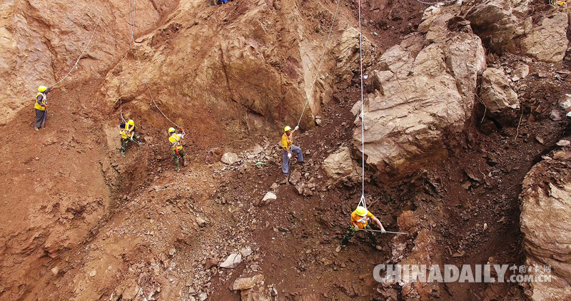 寶成鐵路水害區(qū)段搶險(xiǎn)工作仍在緊張進(jìn)行