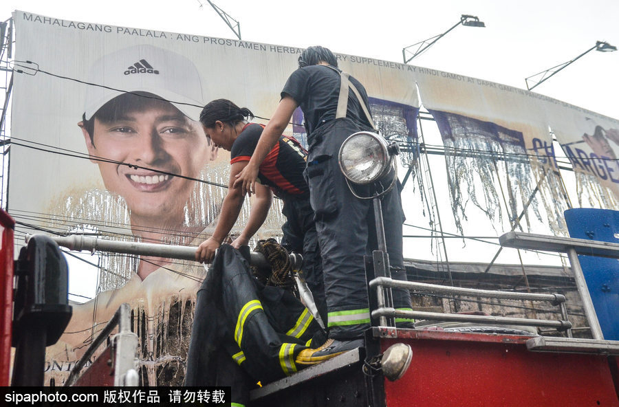 菲律賓市場火災后現場狼藉 市民工作生活仍在繼續