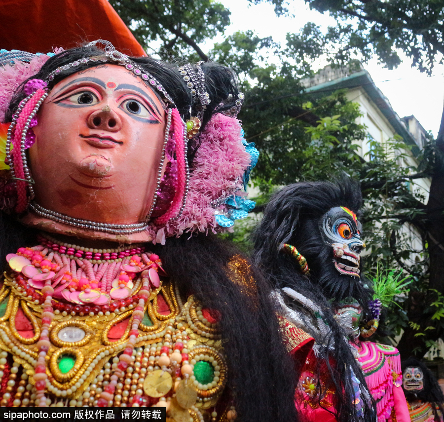造型夸張形態各異！印度人民走上街頭慶祝扎格納特乘車節