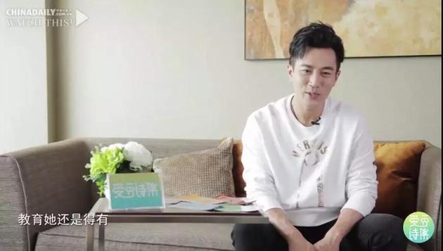 看劉愷威演戲唱歌還不夠?讀英文的樣子更讓人著迷!丨愛豆詩集