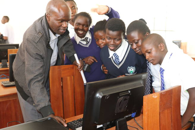 踐行社會公益 中國路橋肯尼亞辦事處援建當地社區道路、修繕校舍