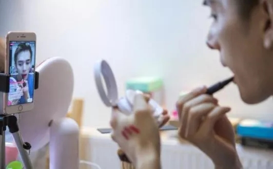 外媒說：男性成化妝品領域“新主力”，誰還不是個精致的boy