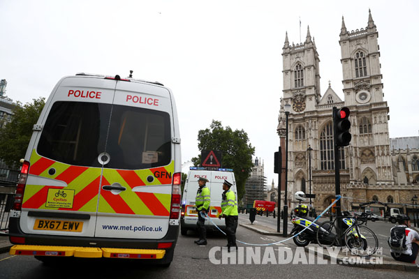 突發：英國警方定性議會大廈撞人事件為恐襲