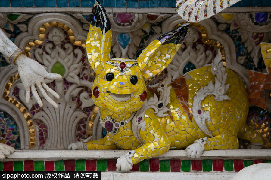 泰國曼谷一廟宇驚現超人、皮卡丘等動漫雕像 跨界裝飾創意無窮！